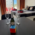 Rubik's Studio, Lovely Americas Lägenhet